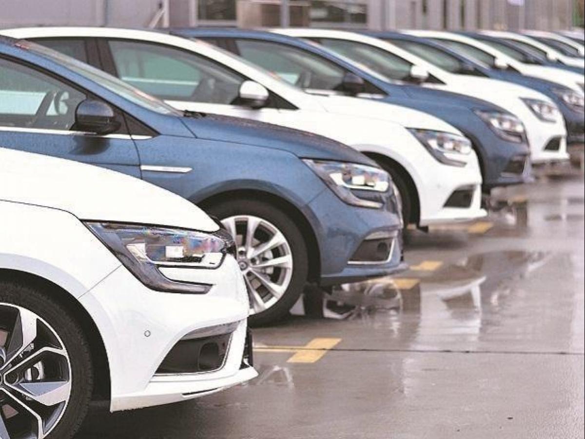 Govt says open to ‘tinkering’ GST rates on automobiles